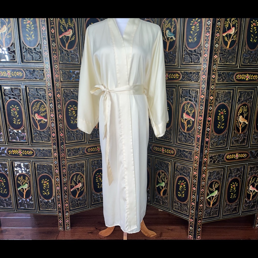 Samye Newman Vintage Silky Satin Butter Kimono Robe.Medium  Made In USA.